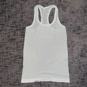 Lululemon Run Swiftly Razorback - Size 4